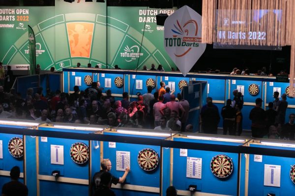 2022-6-11 ZUTPHEN, NETHERLANDS- JUNE 10: Dartsplayer competing at Dutch Open Darts 2022 de Bonte Wever on June 10 2022 in Assen, Netherlands (Photo by Bas van den Berk/Orange Pictures)